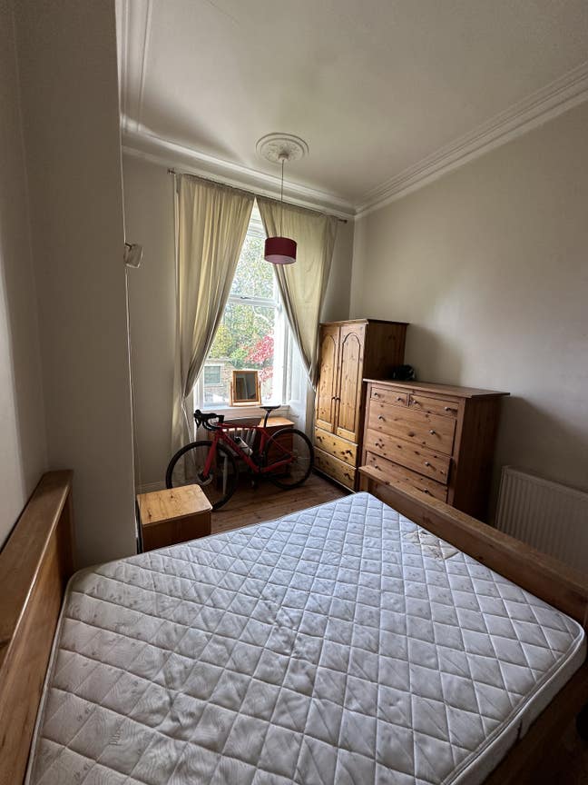 Entire Flat Available To Let Main Photo