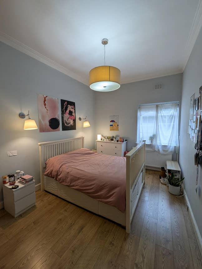 Cozy room in our beautiful wholesome home :) Main Photo
