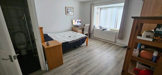 Ensuite Spacious Room Available – Move-in from Nov Main Photo