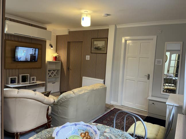 Flat share in 2 bed annexe Ruislip - Bills inc.  Main Photo