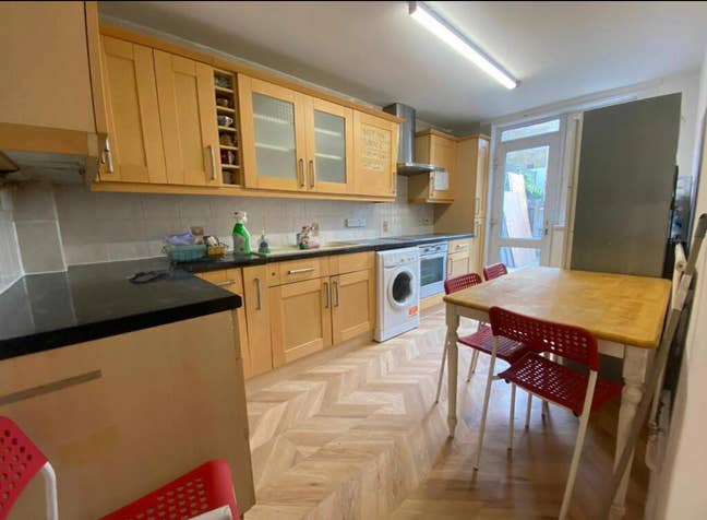 Bright Double Rooms Availbale Now in Zone 1 Main Photo