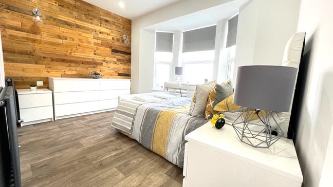 Modern Double En-Suite Room in Very Friendly House Main Photo