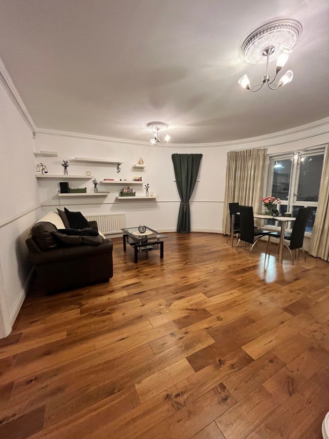 Room with private bathroom - parking included  Main Photo