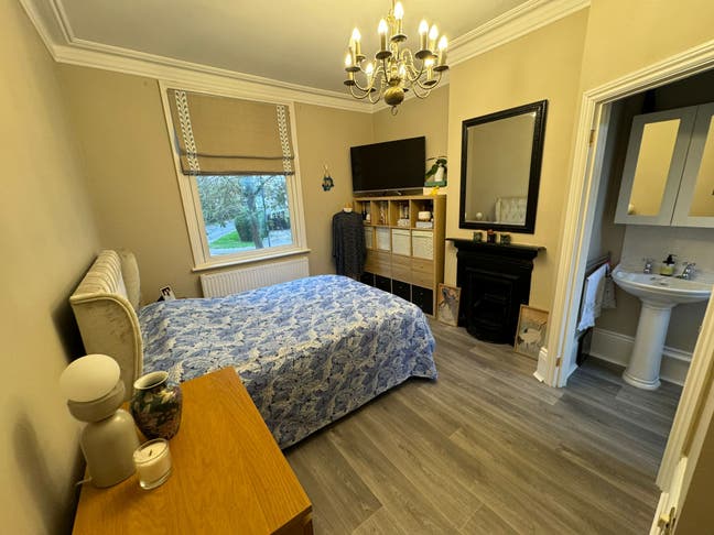 Spacious Double Room with En-Suite &Bills Included Main Photo
