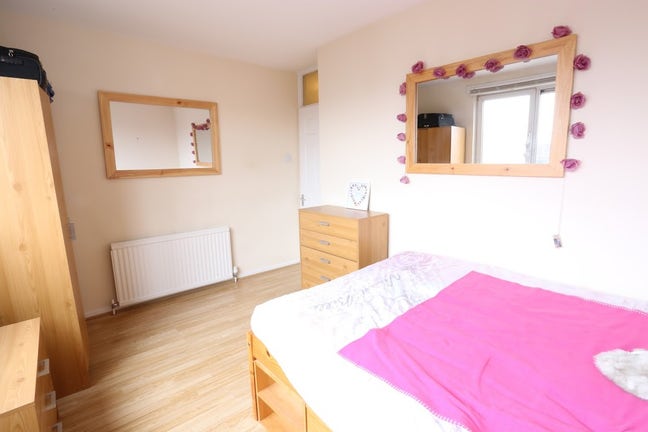 🆕Girls Only Flat! Bills inc. Move in Tomorrow! Main Photo