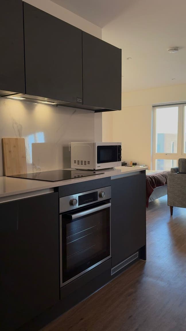 Modern Furnished Studio at Platform Sheffield! Main Photo