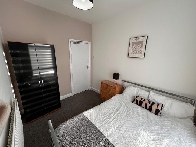 Beautiful Double room in friendly houseshare :) Main Photo