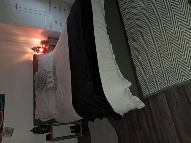 Spacious light double room  Main Photo