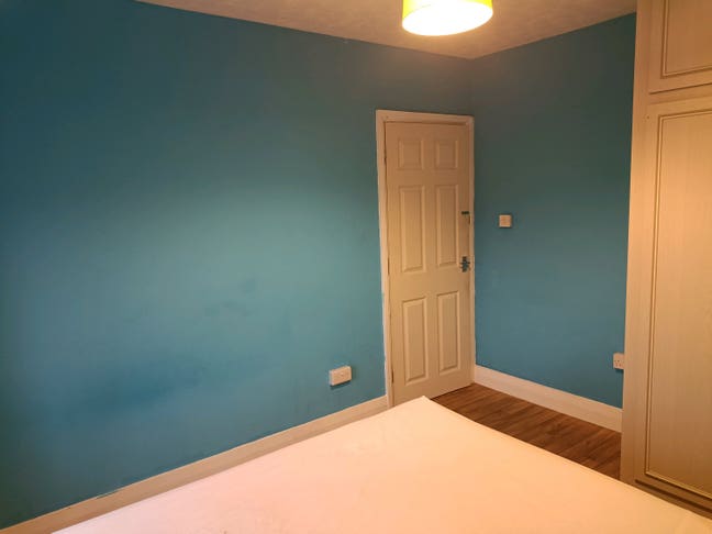 A double bedroom available  Main Photo