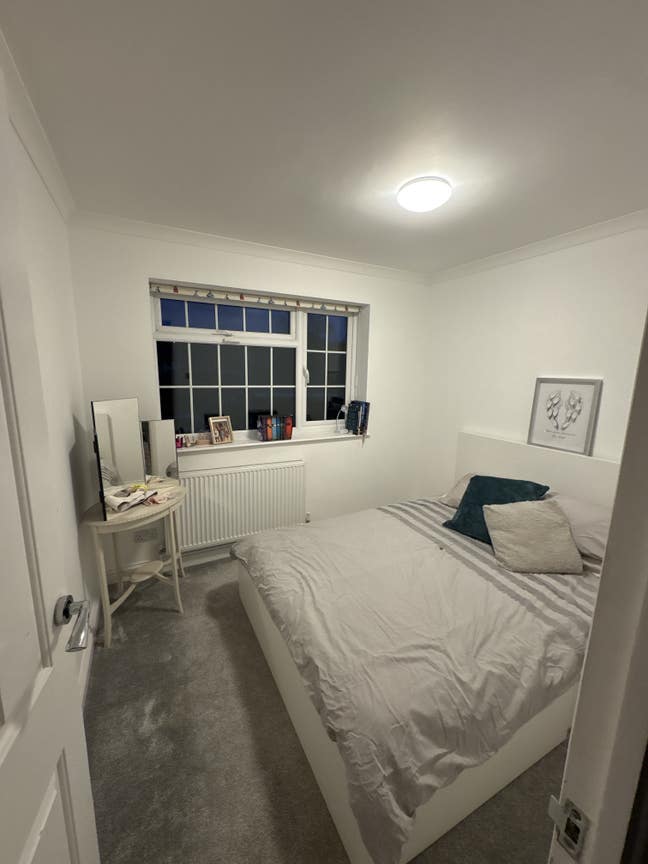 Double room in beautiful home near the station Main Photo