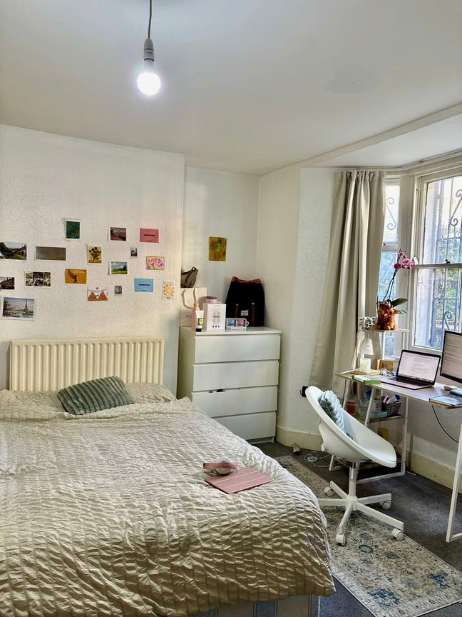 Furnished Room Available for 3 Weeks! Main Photo