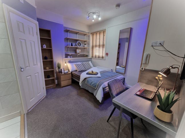Avail Aug / Sept 2026  Bills Inc Studio Lincoln Main Photo