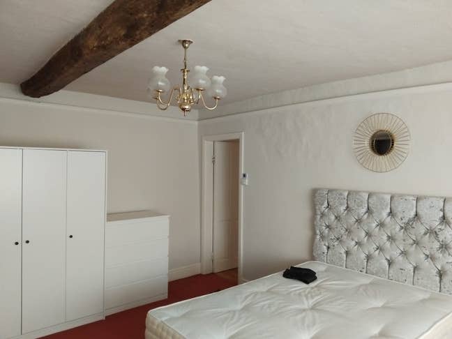 Spacious room with private sitting room  Main Photo