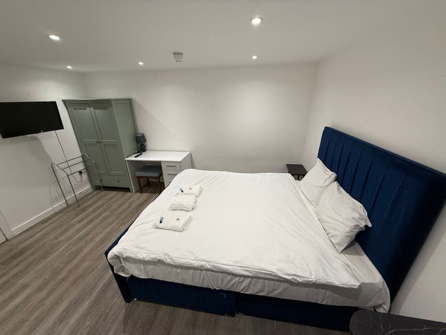 Spacious Self Contained Flat Bills Inc-BN21 4AR Main Photo