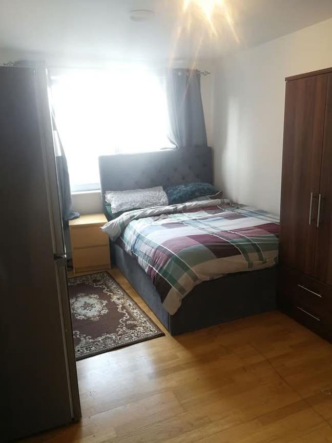 Spacious & Cosy En-suite Room for Rent in SE18 5NP Main Photo