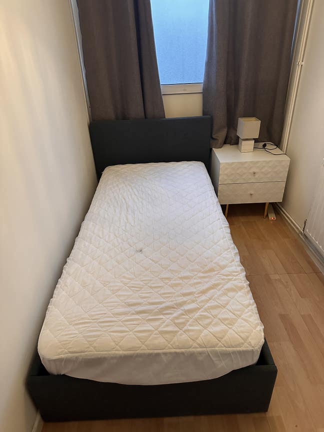 Small single room to rent on the Olk Kent Road Main Photo