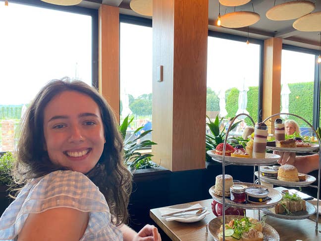 26 year old Female seeks a double room Main Photo