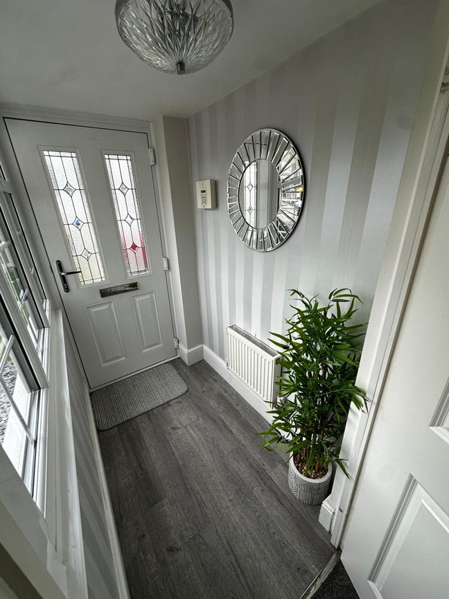 Lovely 3 bed room house  Main Photo