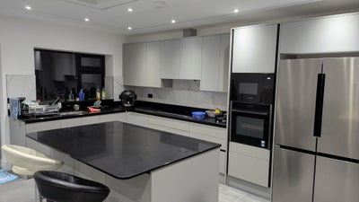 Large double room, high ceilings Main Photo