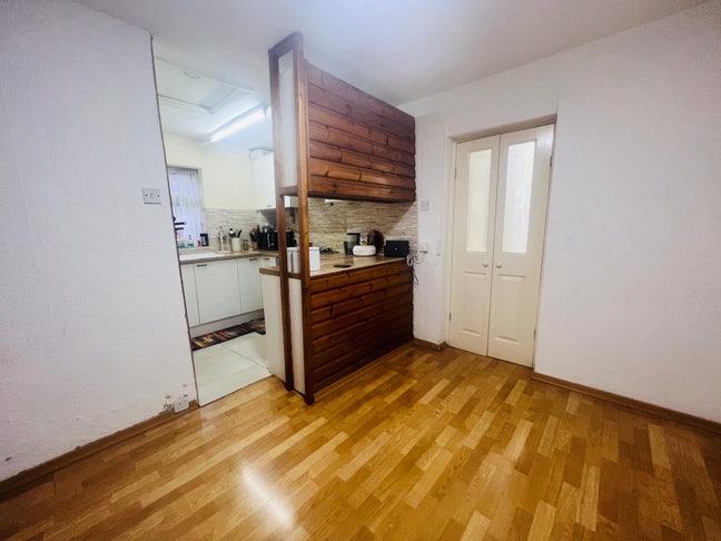 Shared double room Main Photo