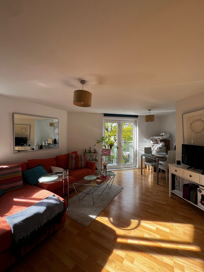 Double bedroom (own bathroom) — Stockwell, SW9 Main Photo