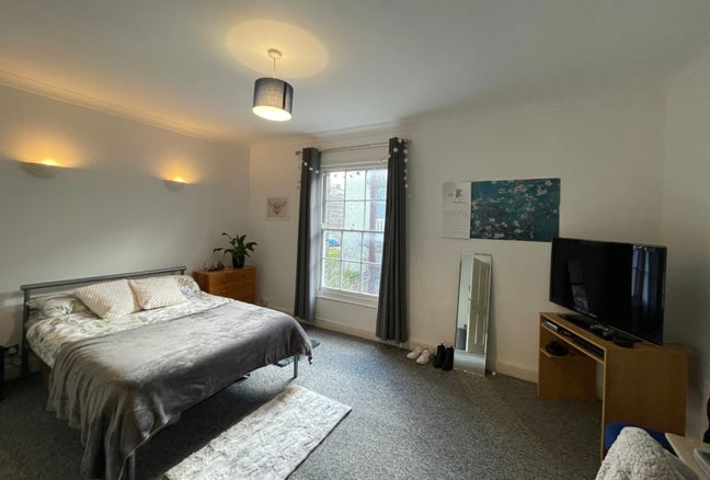 Two bedrooms available for students  Main Photo