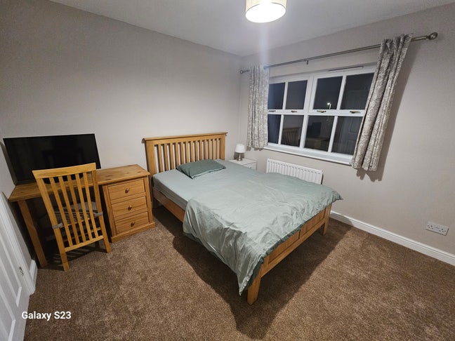 Master Bedfroom available for rent Main Photo