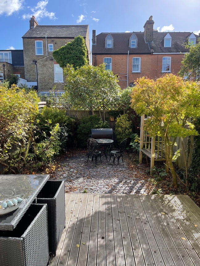 Spare room available in a spacious 2 bed House  Main Photo