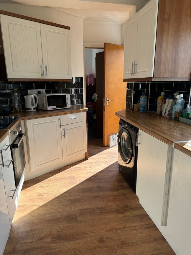 Two Double Rooms Available Staines-Egham Main Photo