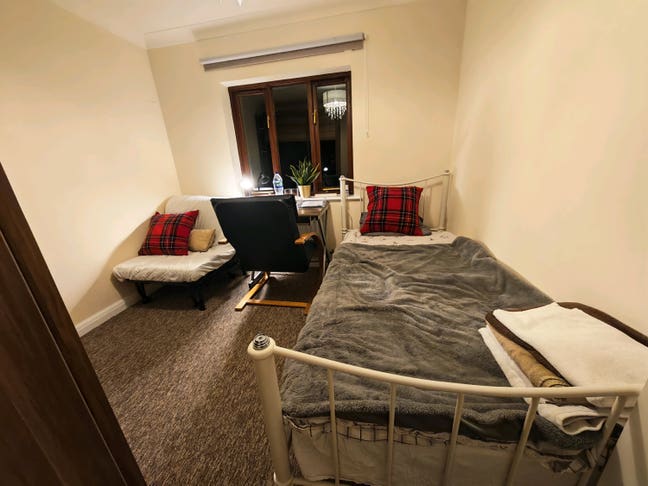 Lovely bedroom in Forest Row Main Photo