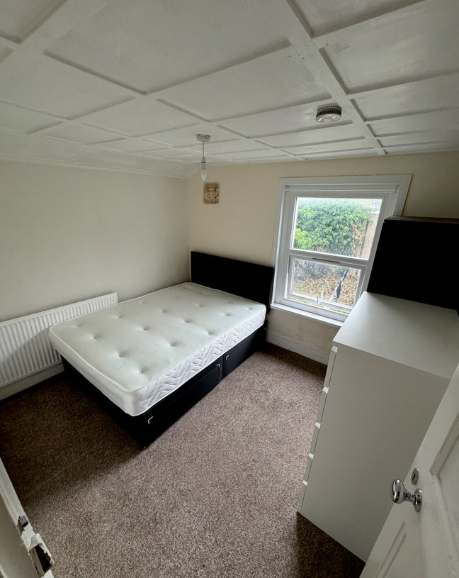 Small Double room Main Photo