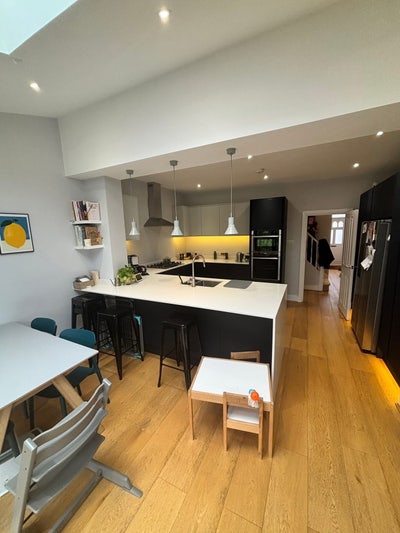 Double bedroom with Juliet balcony in Tooting! Main Photo