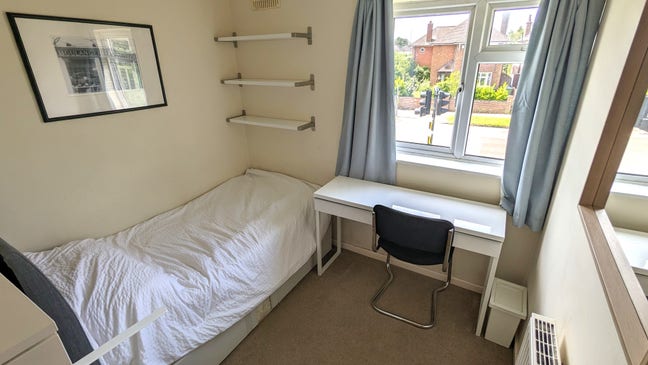 First Floor Single just North of City Centre Main Photo