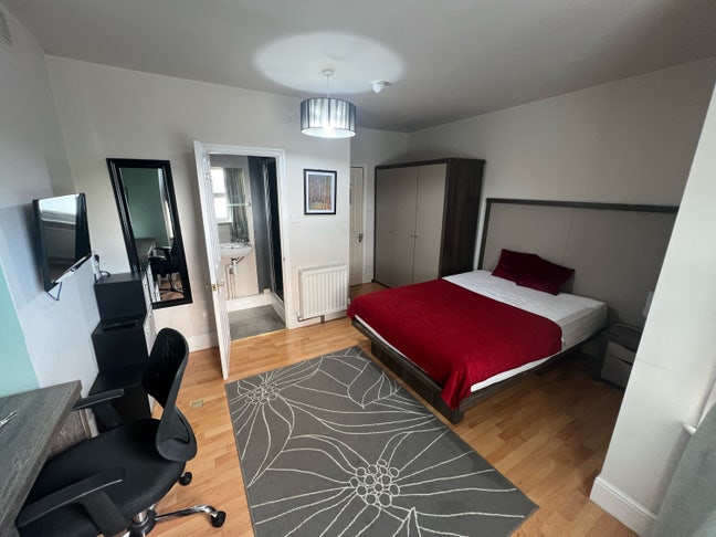 Professional House Share  Main Photo