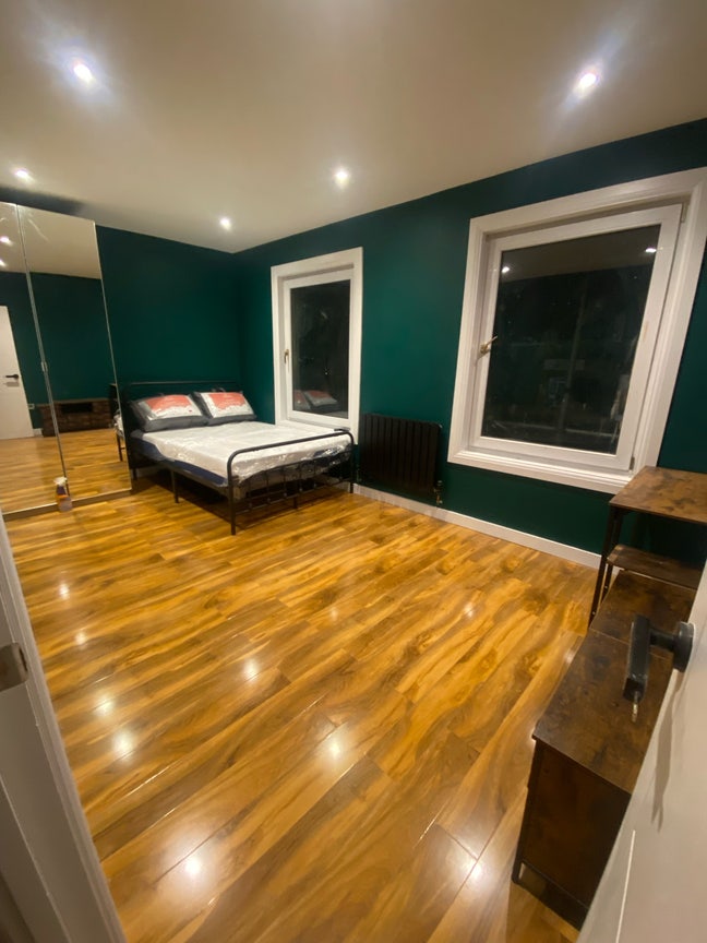 2 Lovely Double En-Suites rooms -Greater London Main Photo