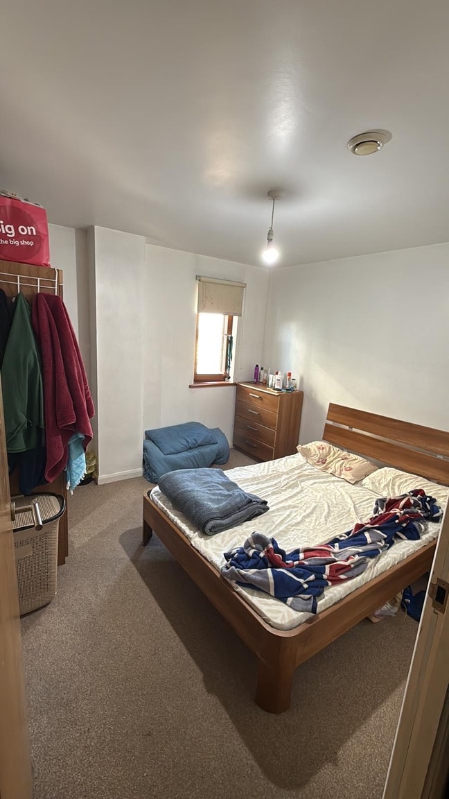 Fully furnished with bed, wardrobe, and desk/chair Main Photo