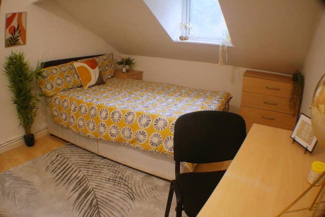 Double Room with All Bills Included Main Photo
