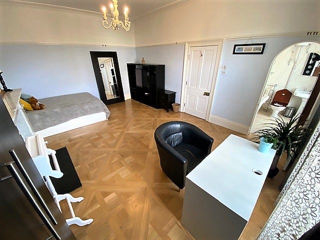Spectacular Dbl eb-suite Room in Prof Houseshare Main Photo
