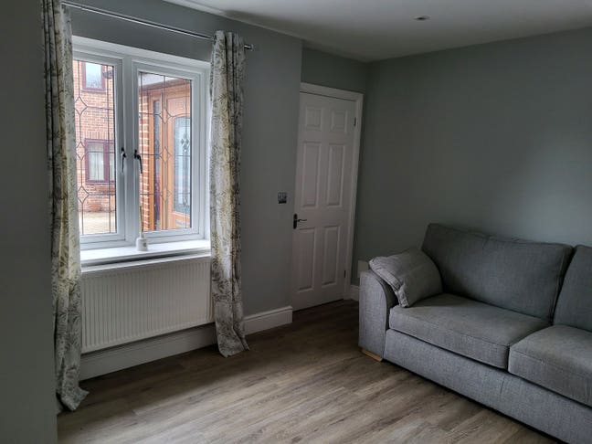 Lounge plus double en-suite bedroom Main Photo