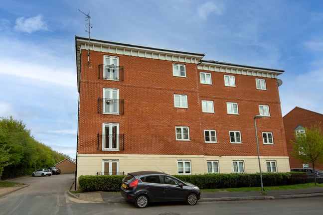 2 Bed Flat, Warhol Court, WD24 Main Photo