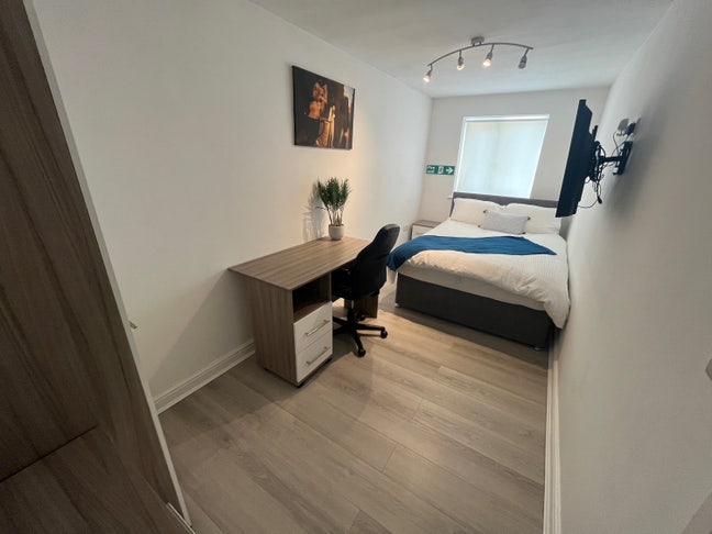 High Quality Double Rooms Next To UNI +  QMC Main Photo