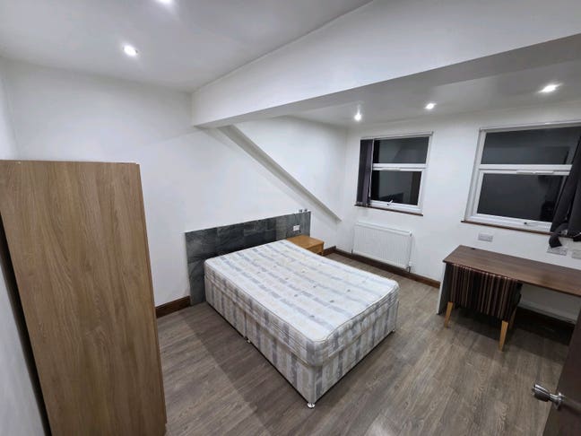 Spacious En suite room Hyde Park Main Photo