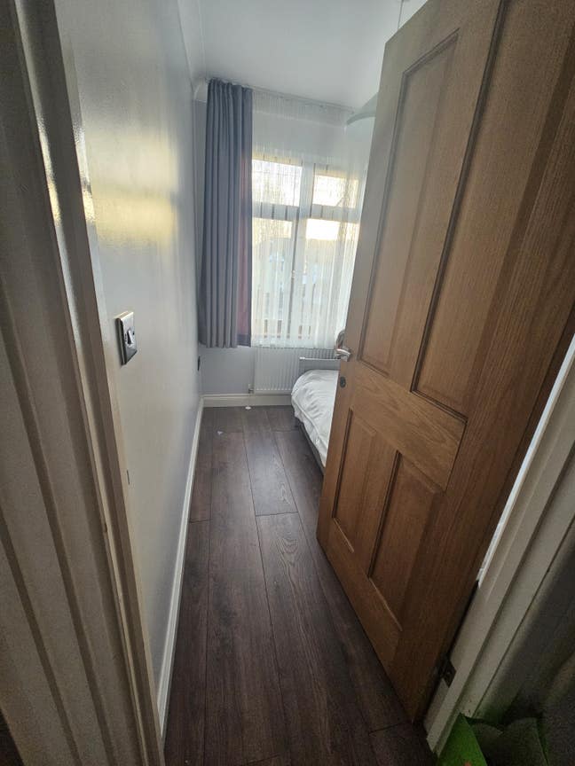 Single small room Main Photo