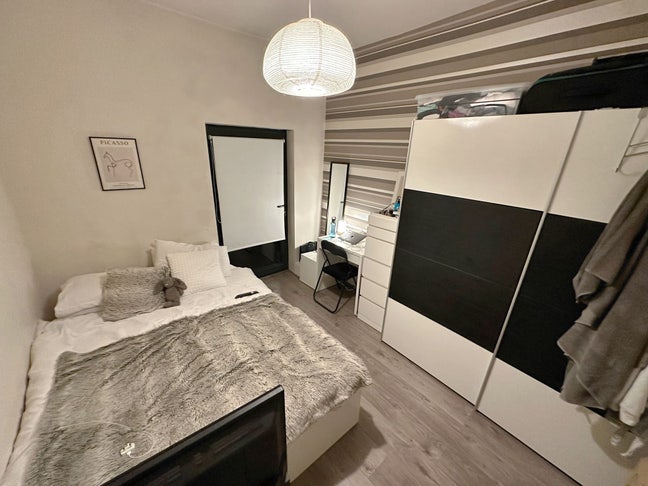 Double room in large Clapham houseshare Main Photo