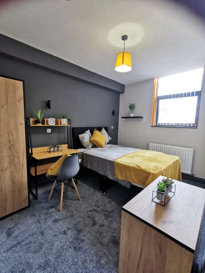 Final Ensuite Room Available in Aigburth L17. Main Photo