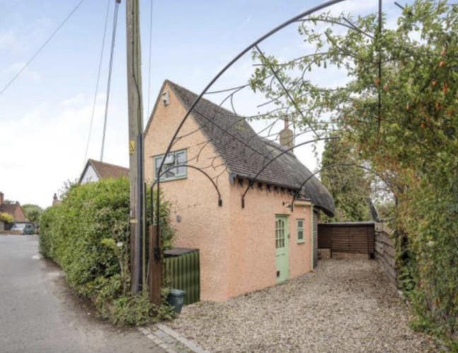 Private, Charming Historic Cottage  Main Photo