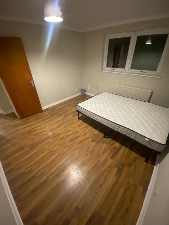Double Rm - Norwood Junction SE25 *Bills included* Main Photo