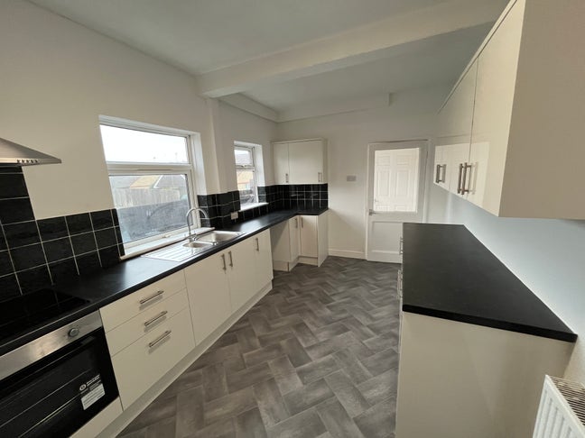 Three Bedroom End Terrace on Jellicoe Street Main Photo