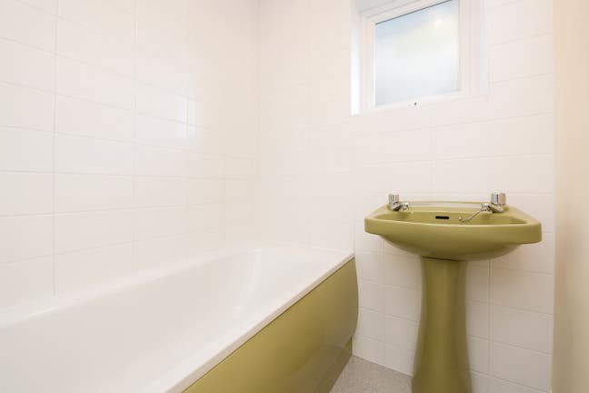 3 Bedroom in Basildon | Bills Included | Sharers Main Photo