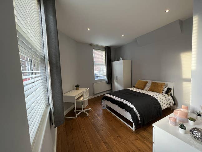Huge En-Suite room in fab shared house Main Photo